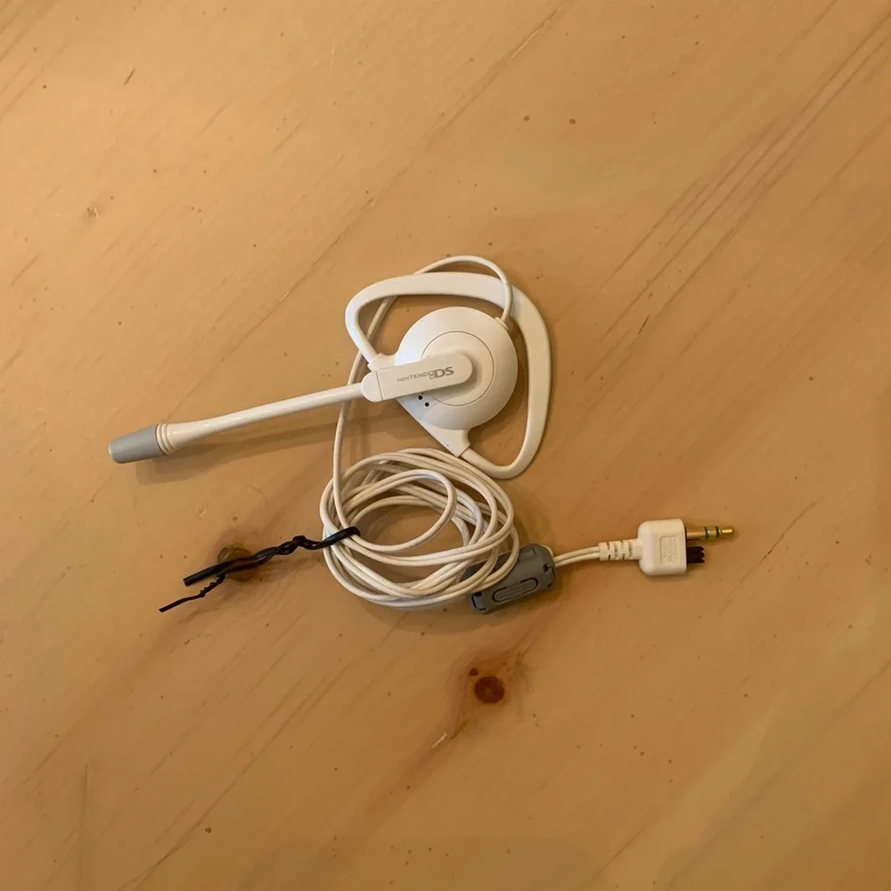 LIKE NEW!! Nintendo DS System White Headset!!